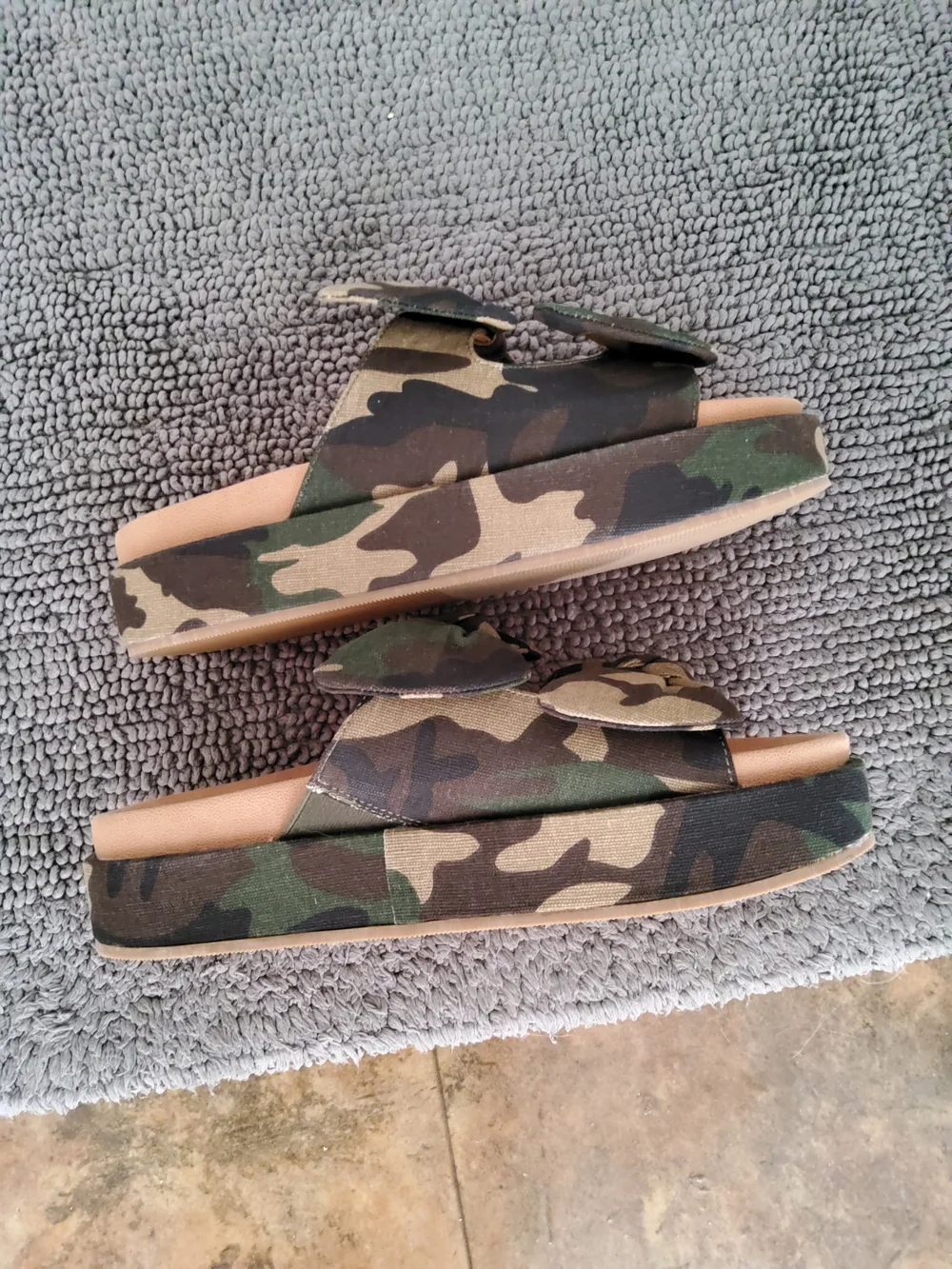 Womens Camo Bow Slide Sandals - Green Camo Size 9